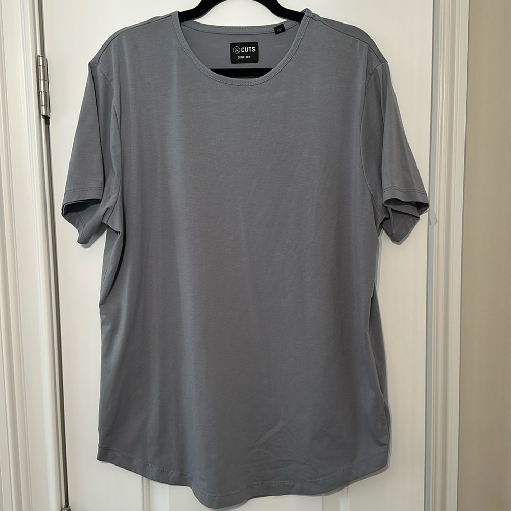 Cuts Men’s Curve Hem Tee